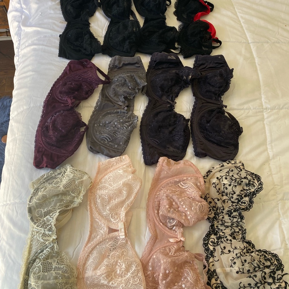 S -O-L-D….Bundle of lace bras - Picture 2 of 3